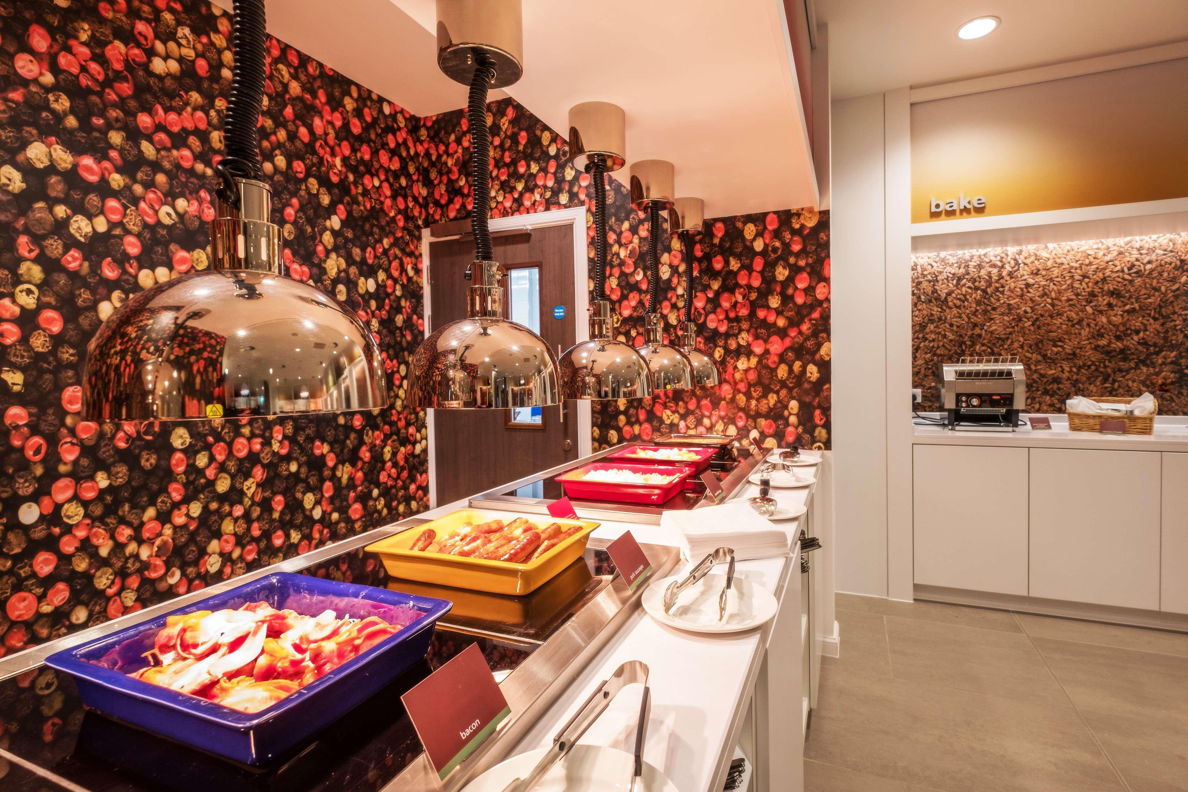 Hampton By Hilton Aberdeen Airport Dyce Extérieur photo