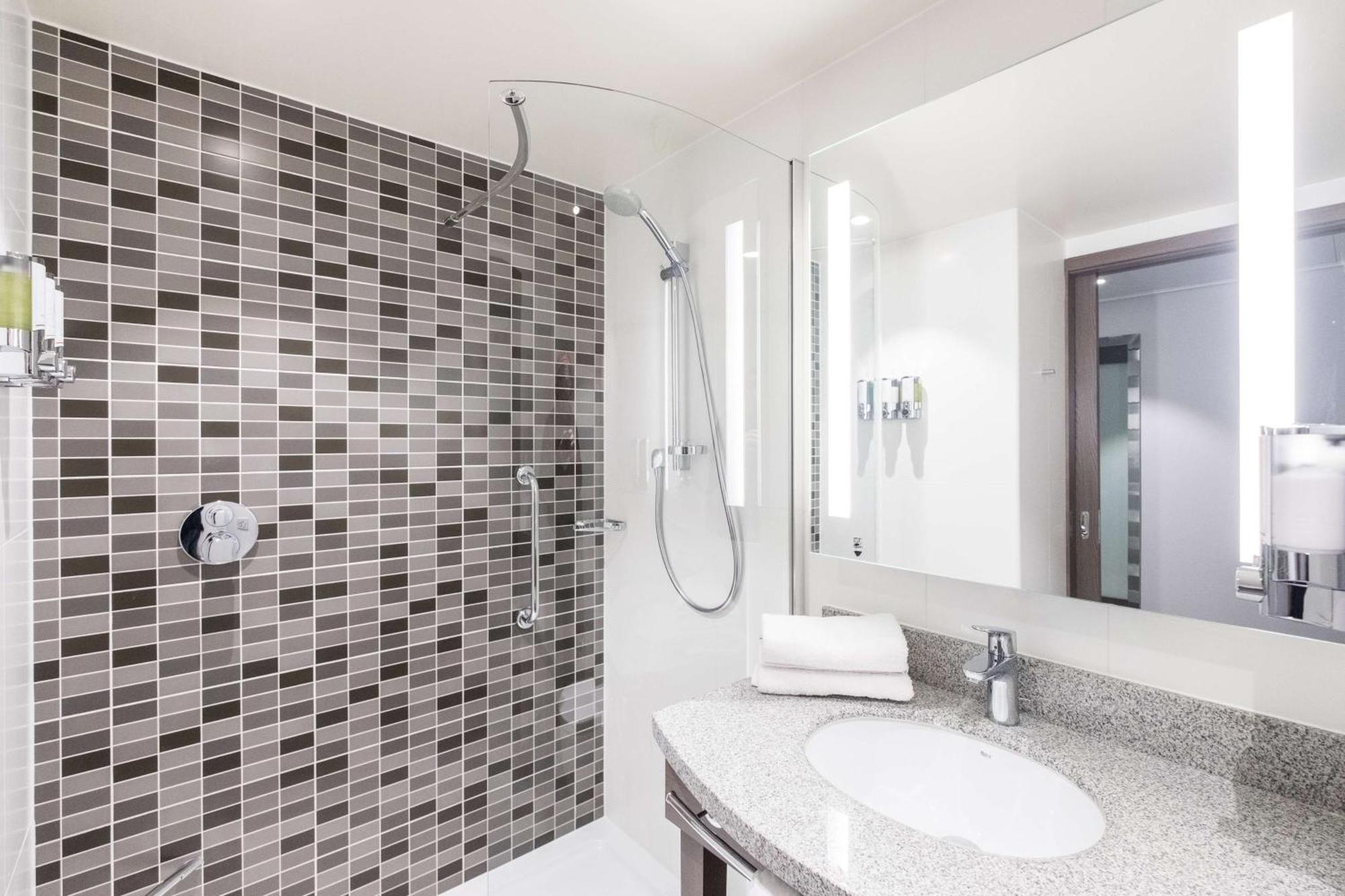 Hampton By Hilton Aberdeen Airport Dyce Extérieur photo