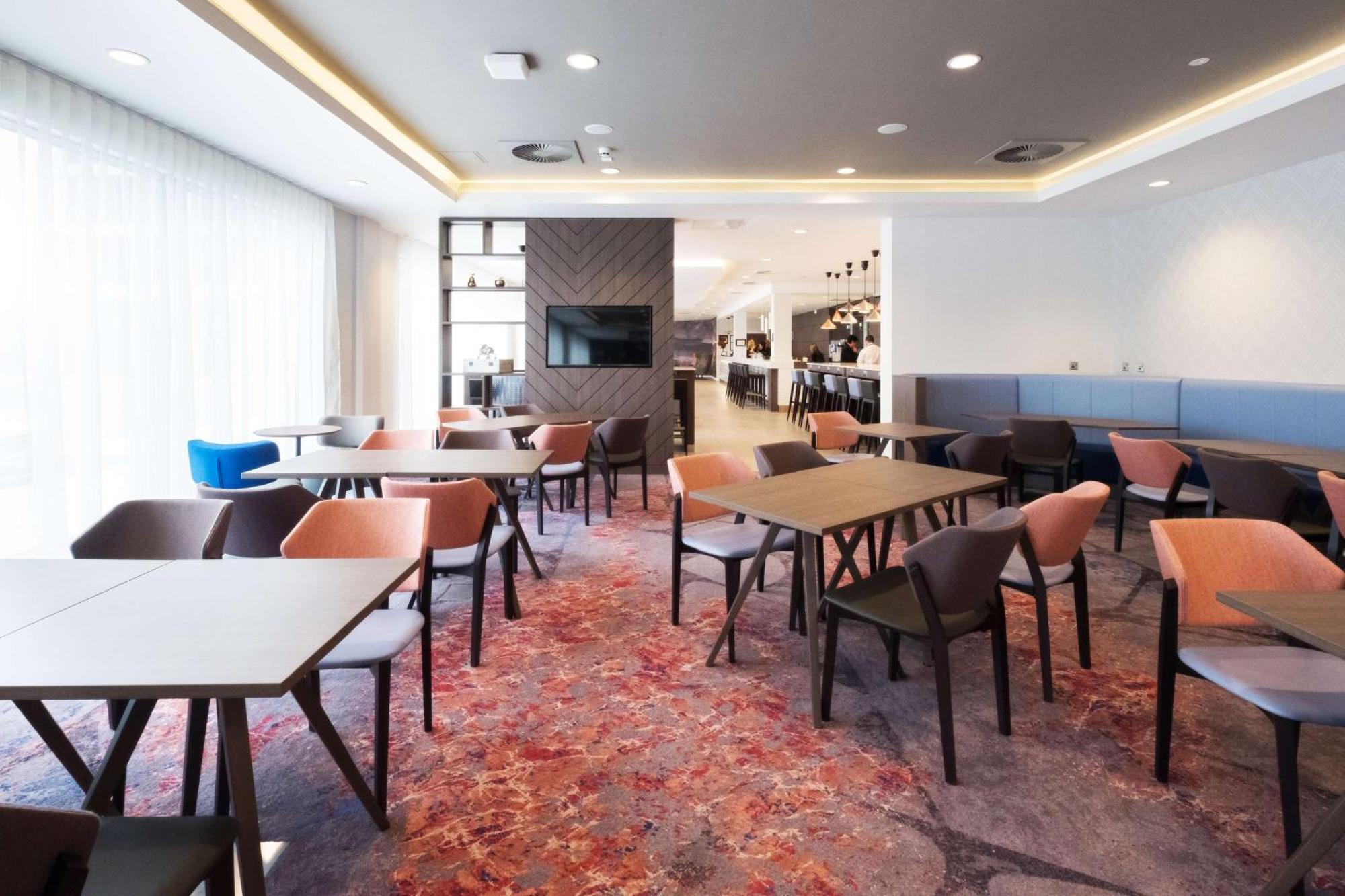 Hampton By Hilton Aberdeen Airport Dyce Extérieur photo